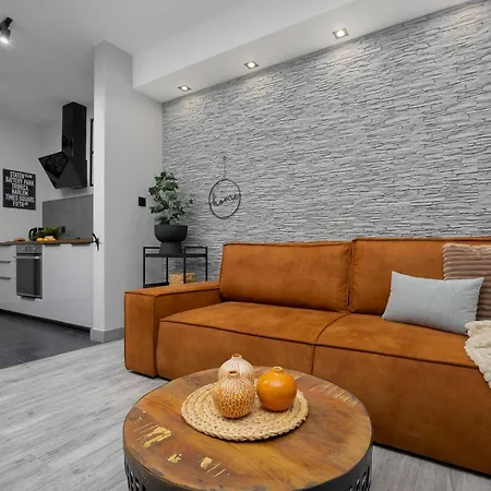 Bright With Terrace & Parking Near Metro Kondratowicza By Renters 公寓