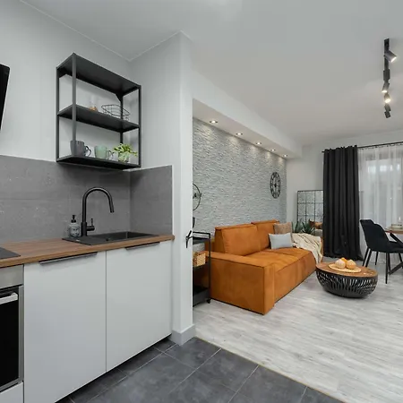 Bright With Terrace & Parking Near Metro Kondratowicza By Renters Апартаменты *