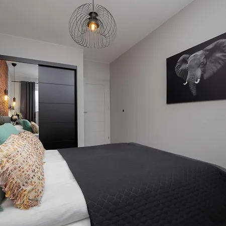 Bright With Terrace & Parking Near Metro Kondratowicza By Renters