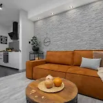 Bright With Terrace & Parking Near Metro Kondratowicza By Renters Appartement